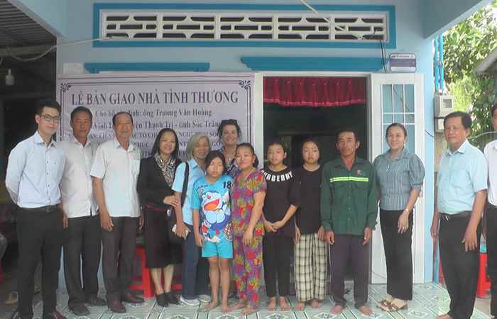 Liên hiệp các tổ chức Hữu nghị tỉnh Sóc Trăng bàn giao 3 căn nhà tình thương tại xã Vĩnh Lợi, huyện Thạnh Trị 